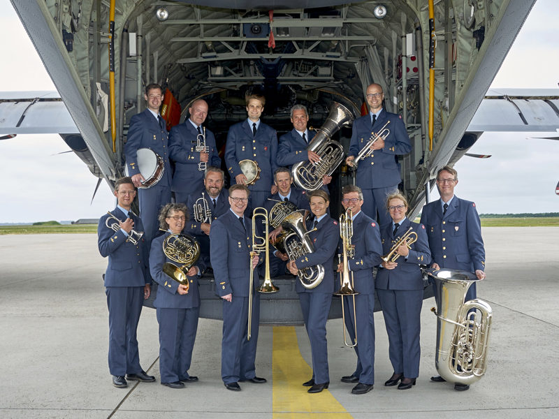 Side by Side med Prinsens Musikkorps Side by Side med Prinsens Musikkorps